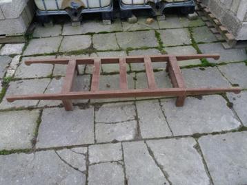 Houten draagberrie beschikbaar voor biedingen