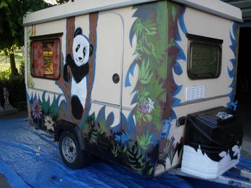 Heb je een saaie caravan,graffiti stijl beschikbaar voor biedingen