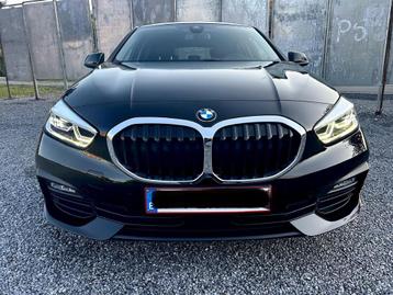 BMW 116d SPORT-SERIES* STEEPTRONIC*2020* 90.000 KM* CAM* ETC, Auto's, Automaat, Zwart, Diesel, 5 deurs