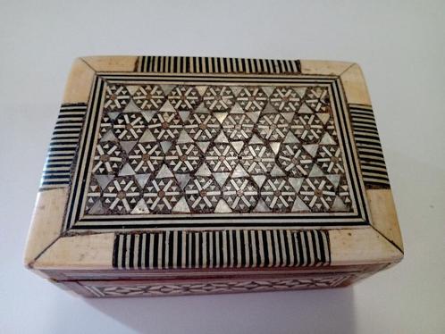 Zeer mooie antieke mozaïekjuwelendoos 1950, Handtassen en Accessoires, Antieke sieraden, Ophalen of Verzenden