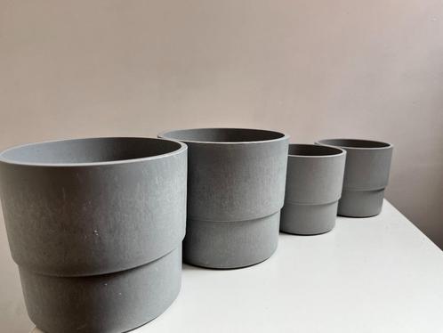 Bloempotten - grijs - 9 cm en 12 cm, Tuin en Terras, Bloempotten, Zo goed als nieuw, Kunststof, Binnen, Balkon, Tuin, Minder dan 40 cm
