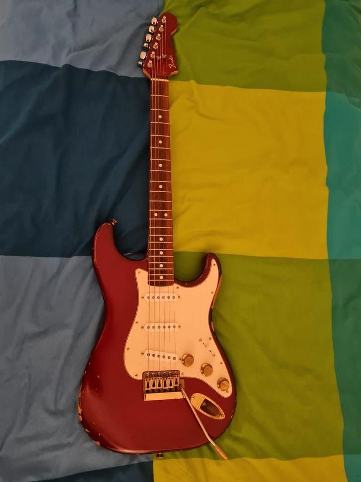 Fender The Strat 1980 Candy Apple Red, Musique & Instruments, Instruments à corde | Guitares | Électriques, Utilisé, Fender, Enlèvement ou Envoi