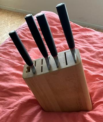 Messenblok met 4 kwaliteitsvolle keukenmessen van Tupperware beschikbaar voor biedingen