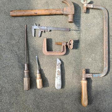 Lot gereedschap beschikbaar voor biedingen
