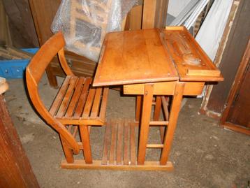 Ancien bureau , pupitre pour enfant 