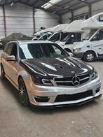 MERCEDES C63 AMG LİCHTE VRACHT 150€ TAX/FULL OPTİE/, Auto's, Automaat, Achterwielaandrijving, Leder, Break