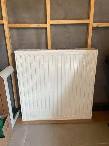 Nieuwe radiator 90x90 cm beschikbaar voor biedingen