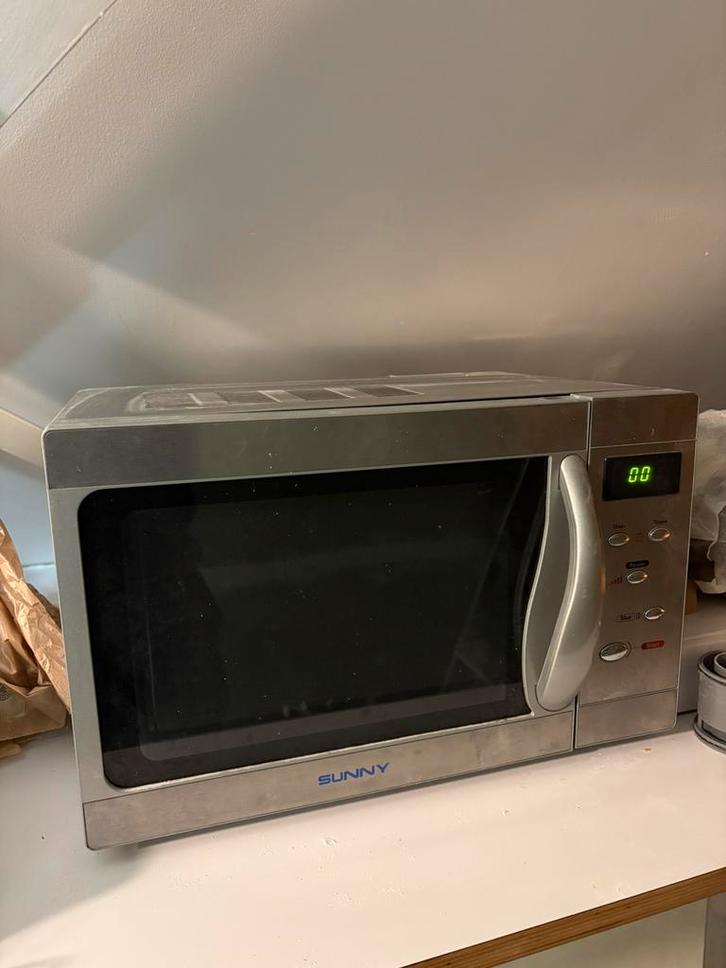 Four à micro-ondes à vendre à Bruxelles, Electroménager, Micro-ondes, Utilisé, Autoportant, Moins de 45 cm, Four, Plaque tournante