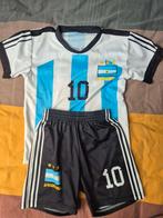 voetbalshirt en broek  Argentinië 'Messi' maat 128, Enlèvement ou Envoi, Pantalon