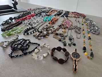 Mix van halskettingen/armbanden/horloge, in totaal 36 stuks beschikbaar voor biedingen