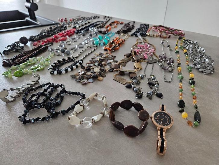 Mix van halskettingen/armbanden/horloge, in totaal 36 stuks, Handtassen en Accessoires, Kettingen, Gebruikt, Ophalen