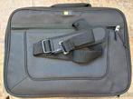 Laptoptas 15" CaseLogic + draagriem, Computers en Software, Laptoptassen, Ophalen, 15 inch, Zo goed als nieuw, Schoudertas