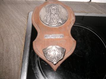 Antieken wijwatervat beschikbaar voor biedingen