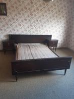 Slaapkamer met bijhorende nachtkastjes, Gebruikt, Eiken - Vintage, Ophalen, Tweepersoons