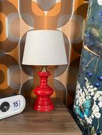 Vintage tafellamp ( rode voet ), Maison & Meubles, Lampes | Lampes de table, Comme neuf, Enlèvement ou Envoi