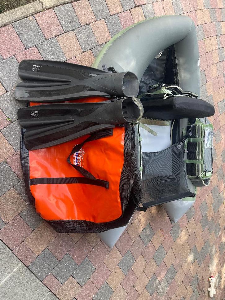 Outcast super fat cat Bellyboot, Watersport en Boten, Hengelsport | Roofvissen, Zo goed als nieuw, Complete set, Ophalen of Verzenden