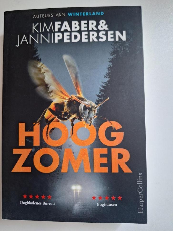 Hoogzomer - Faber & Pedersen, Boeken, Thrillers, Zo goed als nieuw, Scandinavië, Ophalen of Verzenden