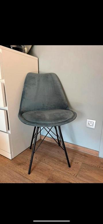 Grijsblauwe stoel velvet beschikbaar voor biedingen