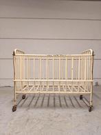 Vintage ziekenhuisbed kind, Antiek en Kunst, Ophalen