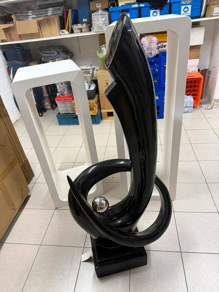 Decoratiebeeld / kunstbeeld voor binnen, Huis en Inrichting, Woonaccessoires | Vazen, Gebruikt, Zwart, 75 cm of meer, Kunststof
