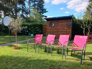 Lot 4 chaises de jardin empilables 