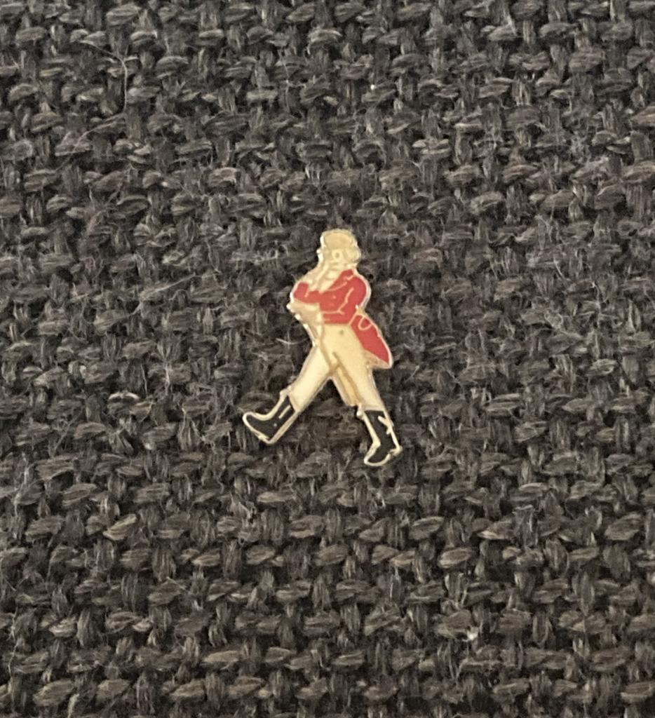 PIN - JOHNNIE WALKER - WHISKY, Collections, Envoi, Utilisé, Marque, Insigne ou Pin's