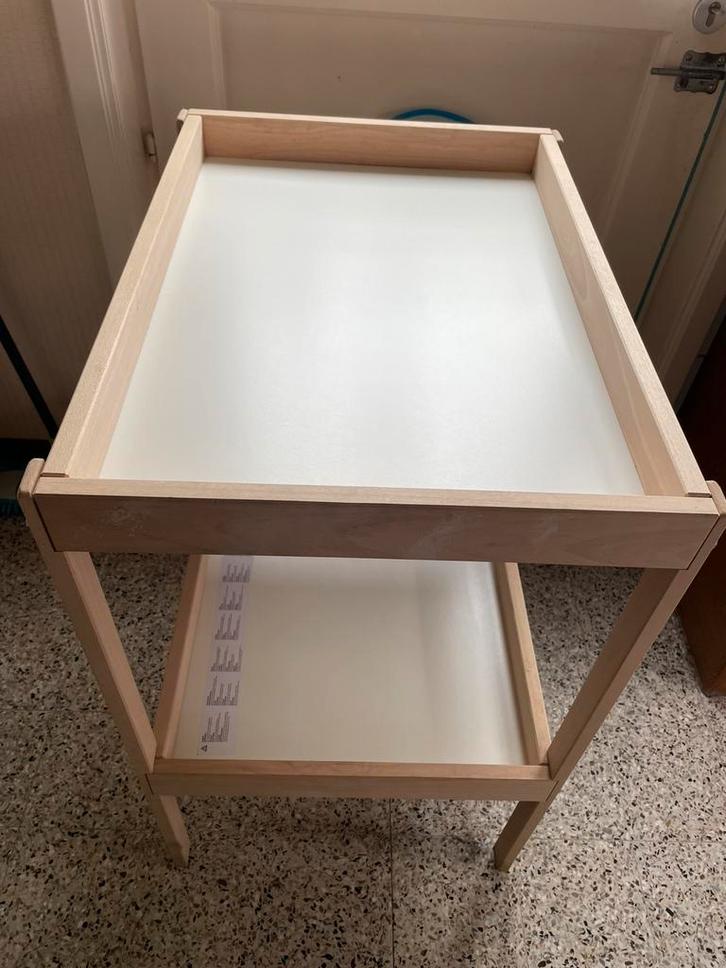 Verzorgtafel en kussen met 3 overtrekken, Kinderen en Baby's, Kinderkamer | Commodes en Kasten, Zo goed als nieuw, 90 tot 105 cm
