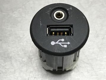 DIVERSEN AUX/USB aansluiting Nissan Juke (F15) beschikbaar voor biedingen