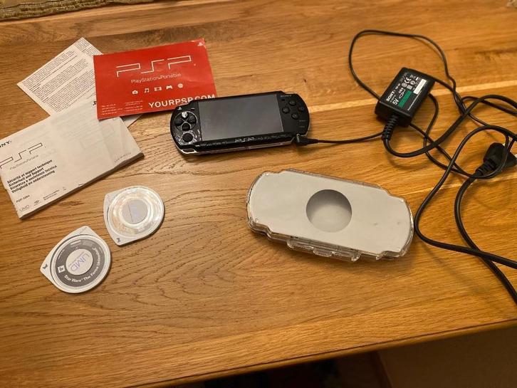 PSP-2004, Games en Spelcomputers, Spelcomputers | Sony PSP, Gebruikt, PSP, Zwart, Met games, Ophalen