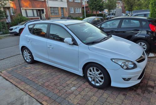 HYUNDAI I30 1.4ES 88.xxxkm//FULL OPTION//12 MOIS GARANTIE, Auto's, Hyundai, Bedrijf, i30, Parkeersensor, Benzine, Ophalen
