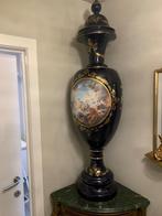 Grand vase de style Sèvres, Antiquités & Art, Enlèvement ou Envoi