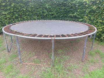 Trampoline beschikbaar voor biedingen