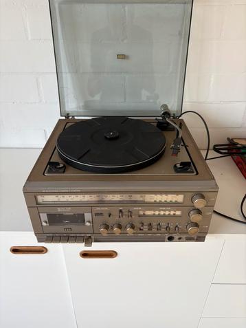 Oude platenspeler ITT defect beschikbaar voor biedingen