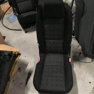 Peugeot 307 SW 2005  7 persoons Stoel 2 x smal 2 x breed  beschikbaar voor biedingen