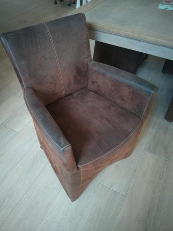 Stoelen ,met wieltjes  beschikbaar voor biedingen