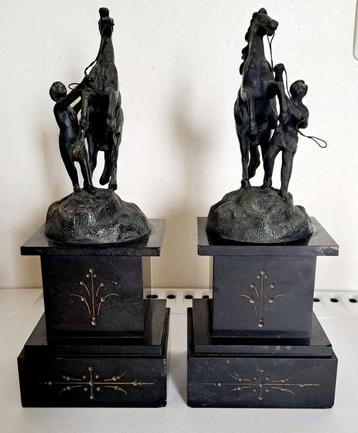 Set van 2 paarden beelden beschikbaar voor biedingen