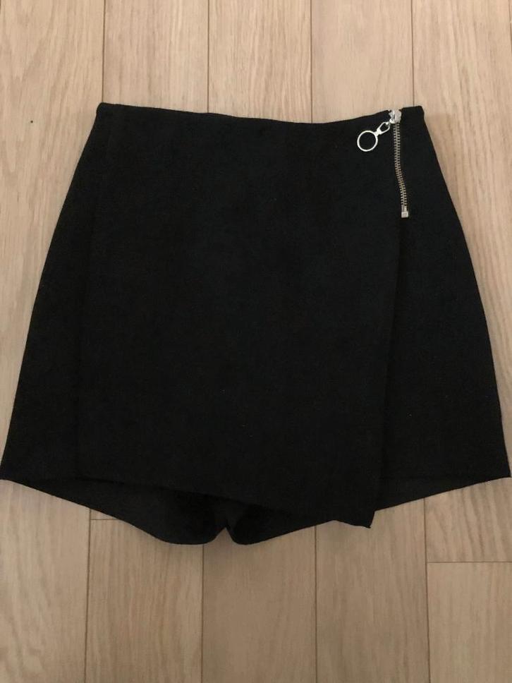 Zwarte shorts: Zara of Eleven Paris, Kleding | Dames, Broeken en Pantalons, Zo goed als nieuw, Maat 36 (S), Zwart, Ophalen