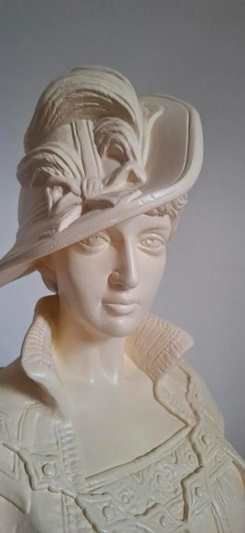 Vrouwen buste in vintage stijl beschikbaar voor biedingen