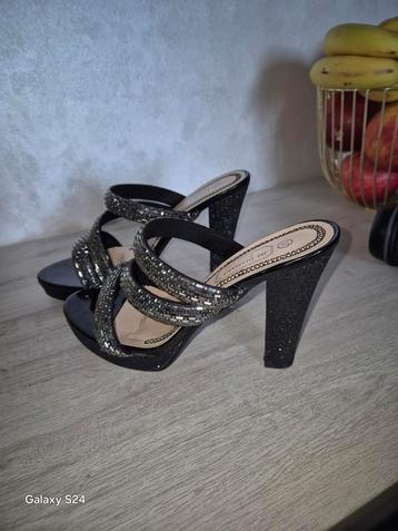Sandalen nieuw  beschikbaar voor biedingen