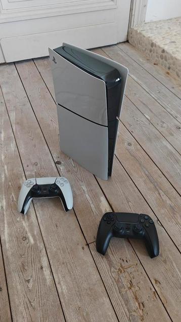 Playstation 5 digitaal slim editie, 2 controllers, 1tb ssd beschikbaar voor biedingen