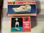 vintage sindy bed and bedclothes + lamp + tray 44503 + 445, Verzamelen, Ophalen of Verzenden, Poppenhuis