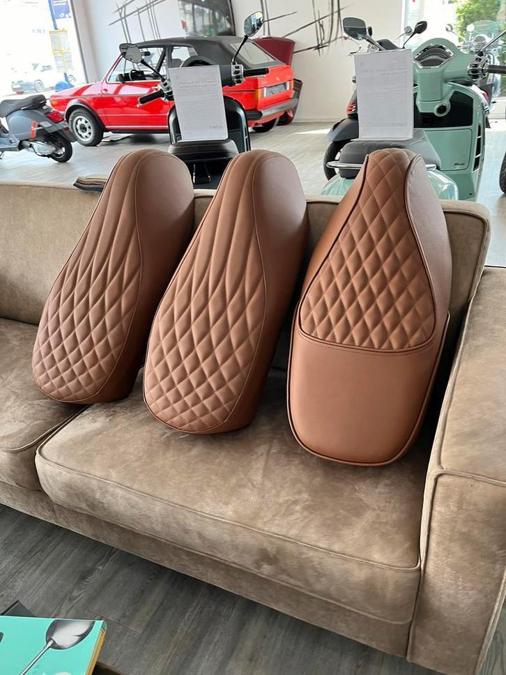 Vespa gts Buggati zadel bruin leer (nieuw!), Fietsen en Brommers, Brommeronderdelen | Scooters, Nieuw, Vespa, Zadel, Ophalen of Verzenden