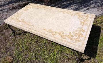 Table basse beschikbaar voor biedingen