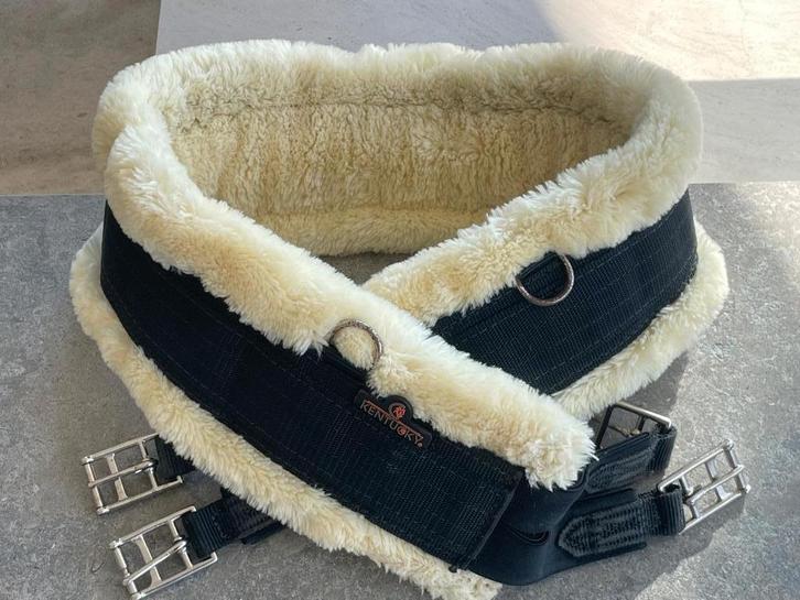 Dressage Kentucky Singel en peau de mouton 140 cm noir/blanc, Animaux & Accessoires, Chevaux & Poneys | Brides & Harnachement