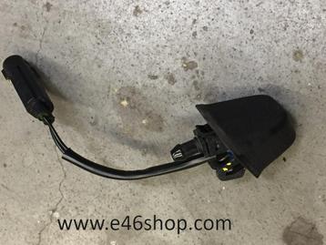 Ruitensproeiernozzle BMW E90 E91 op de motorkap  beschikbaar voor biedingen