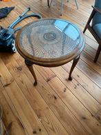 Petit table avec cannage, Huis en Inrichting, Ophalen, Zo goed als nieuw