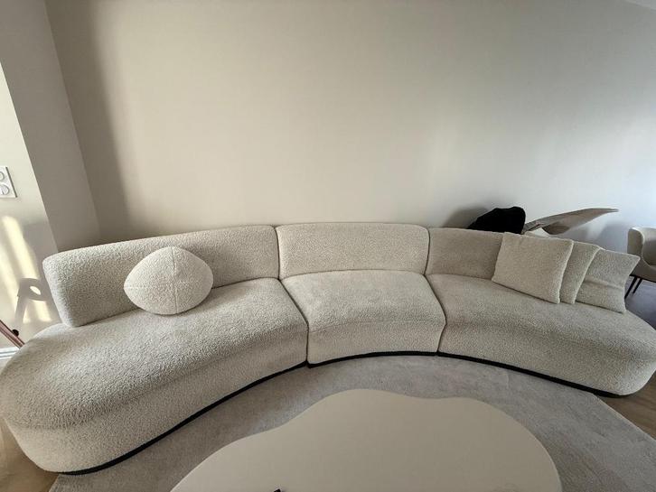 Bank Bouclette, Huis en Inrichting, Zetels | Zetels, Gebruikt, Rechte bank, Vierpersoons of meer, 300 cm of meer, Minder dan 75 cm