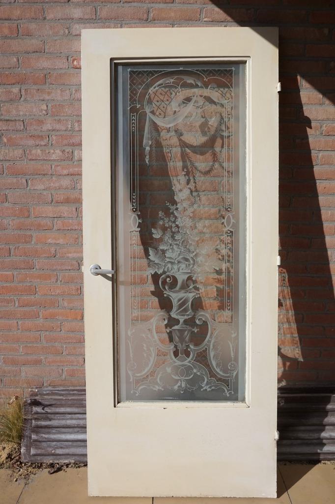 Oude houten deur met prachtig ge-etst glas, tuinvaas bloemen, Doe-het-zelf en Bouw, Deuren en Vliegenramen, Gebruikt, Binnendeur