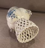 Blauw-witte porseleinen vaas – Capodimonte, Antiek en Kunst, Antiek | Keramiek en Aardewerk, Ophalen of Verzenden