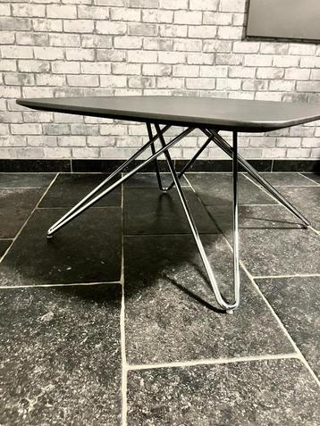 Leolux Cimber salontafel 70x70x38 NP €920 beschikbaar voor biedingen